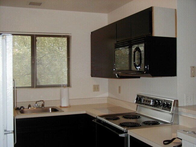 Foto del edificio - Charming condo in Tanque Verde corridor! C...