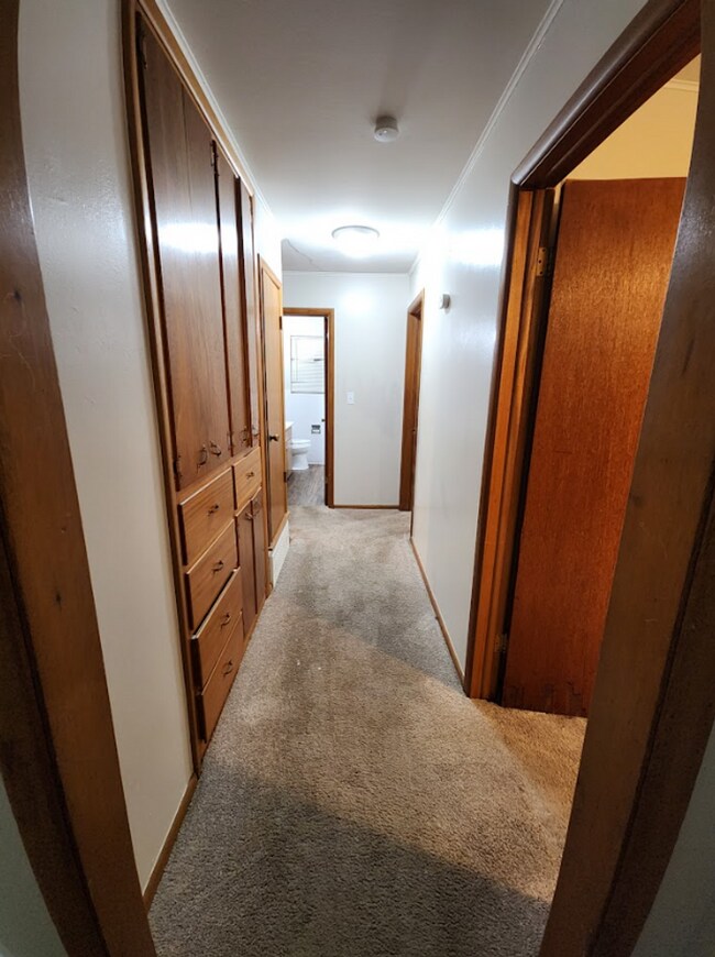 Building Photo - Spacious Four Bedroom Home, Perfectly Loca...