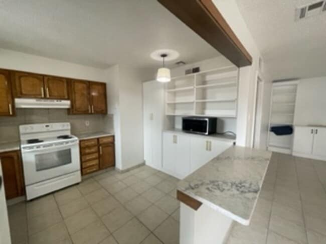 Building Photo - 2101 Chilton Dr