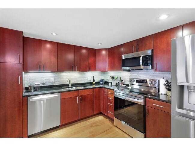 Foto del edificio - 110 1st Ave NE