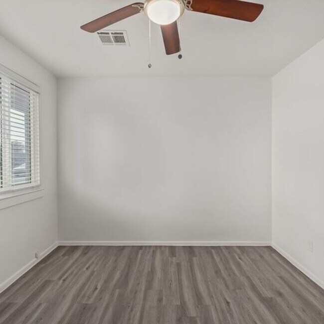 Interior Photo - 3319 North 32nd Street