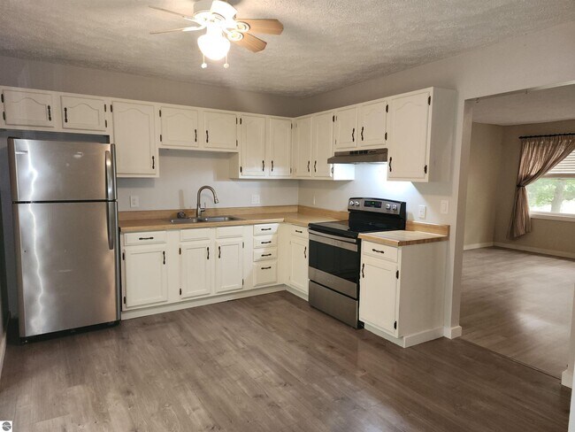 Foto del edificio - 4416 Eagle Crest Dr