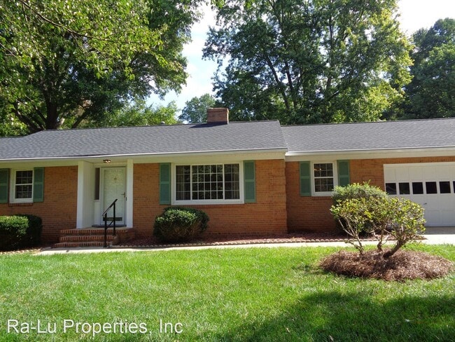 Building Photo - 3 br, 2 bath House - 251 Commonwealth Dr.