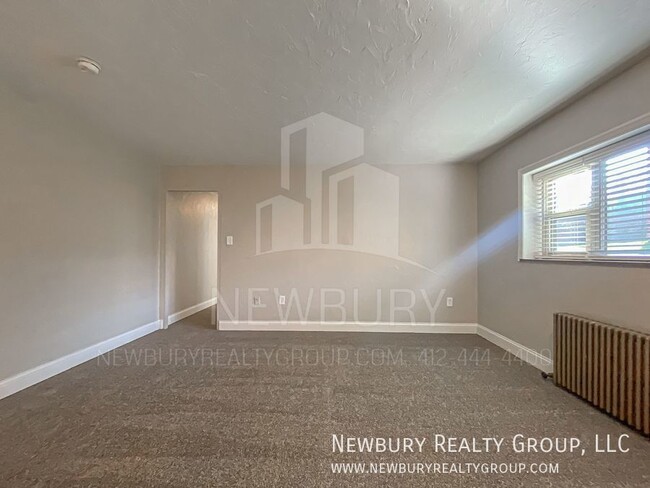 Building Photo - Discover Urban Tranquility: 2-Bedroom Gem ...