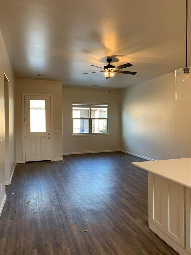 Foto del edificio - 3305 Enclave Pl