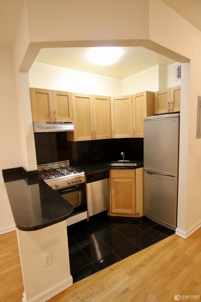Building Photo - 16 West 75th Street