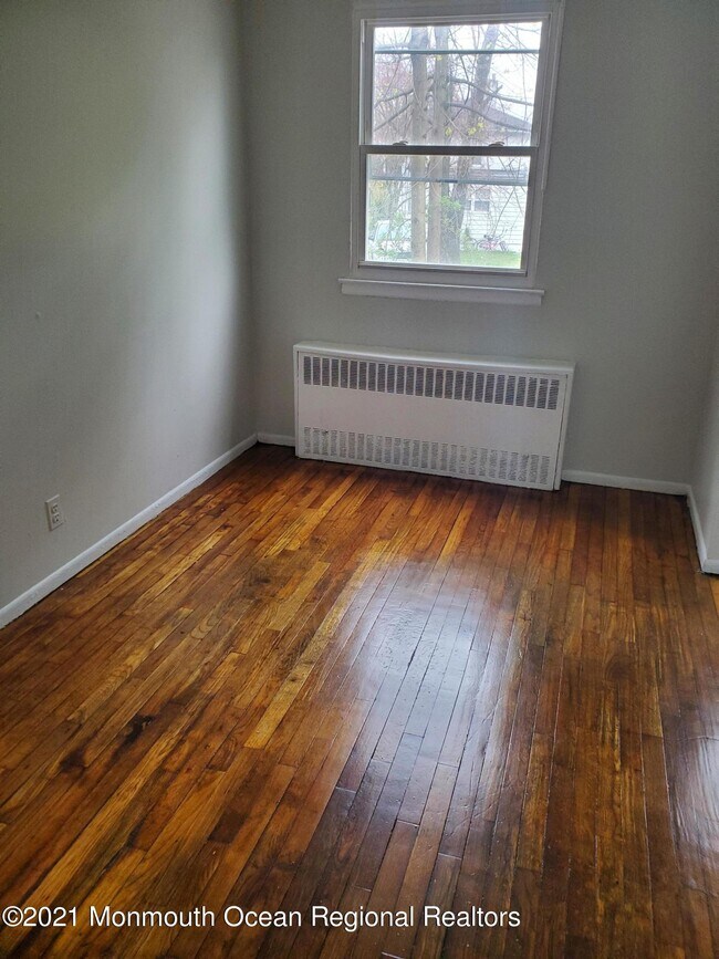 Building Photo - 1827 Bangs Ave