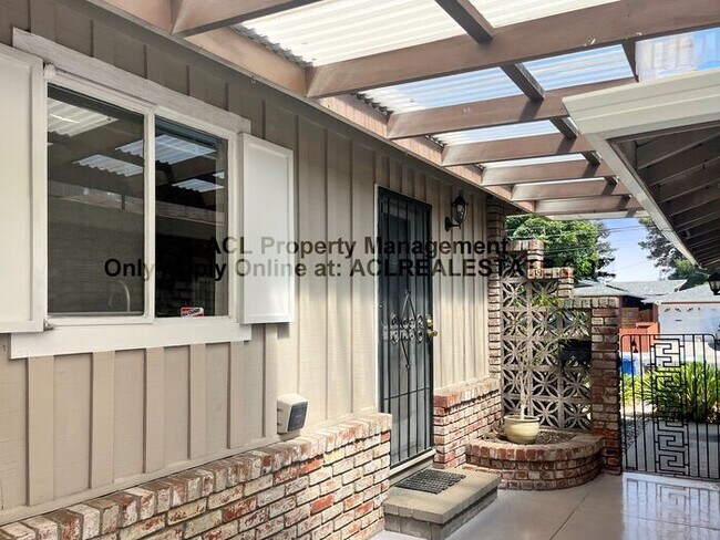 Building Photo - Beatiful Centrally located Hayward Home Fo...