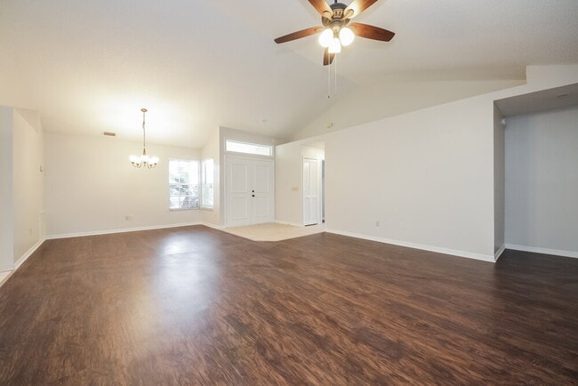 Building Photo - 711 White River Dr