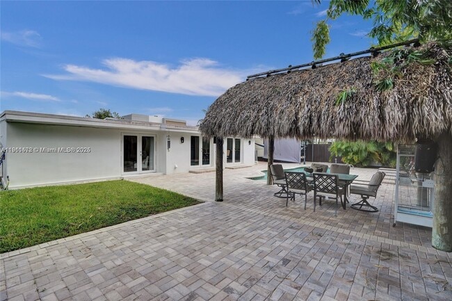 Building Photo - 1910 N Hibiscus Dr