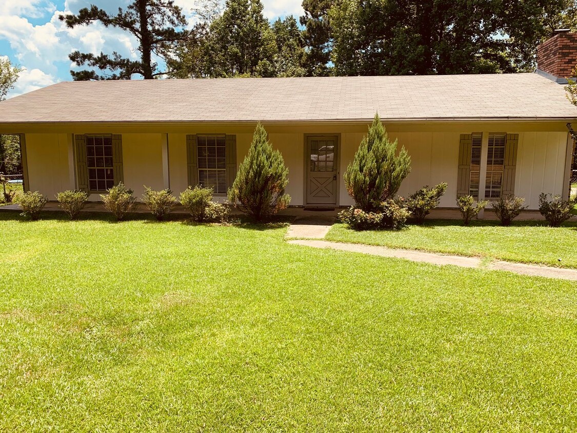 Primary Photo - Great home in Clinton, MS.