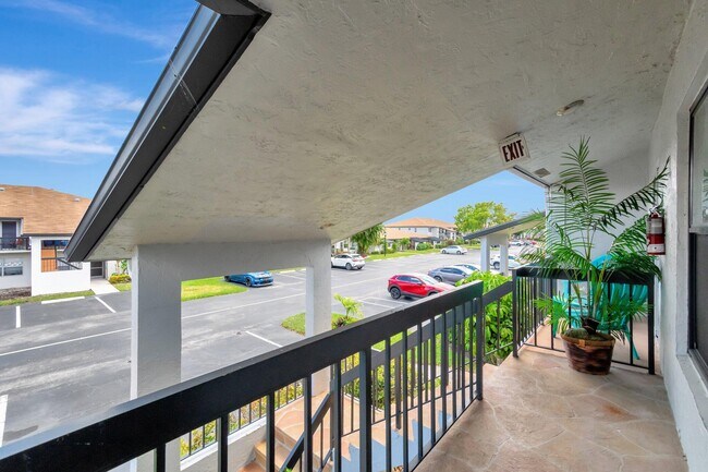 Foto del edificio - 5770 Princess Palm Ct