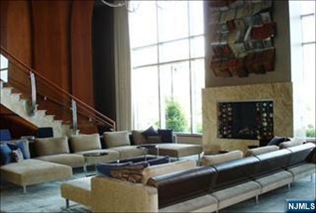 Foto del edificio - 8100 River 615