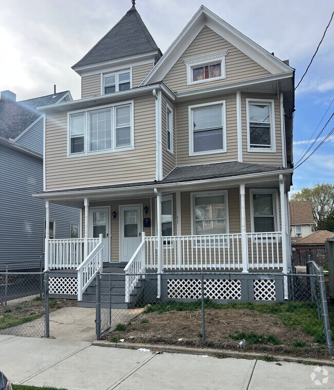 Building Photo - 32 Hazelwood Ave