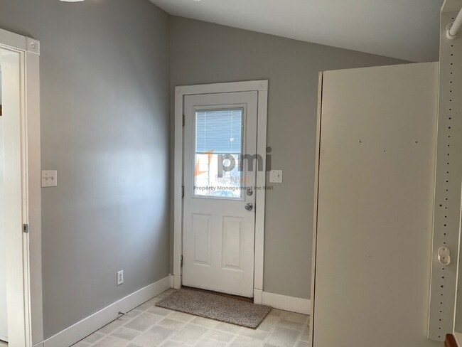 Building Photo - 406 A St