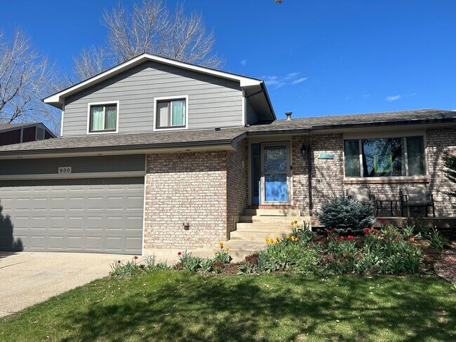 Building Photo - Gorgeous 4BR/2.5BA home available now! Inc...