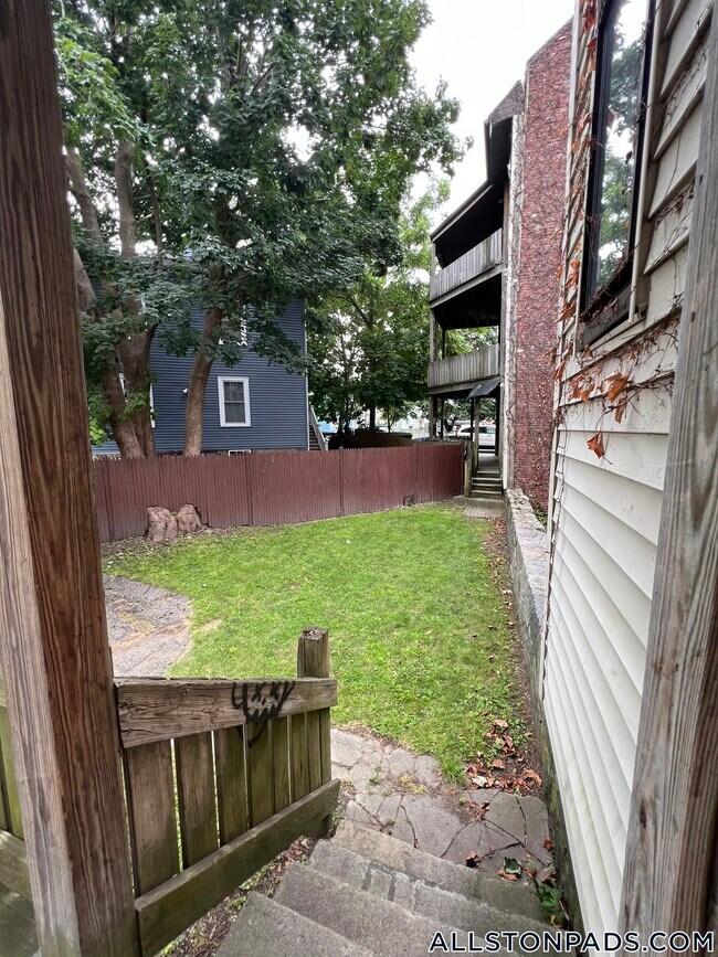 Building Photo - 4 Adella Pl