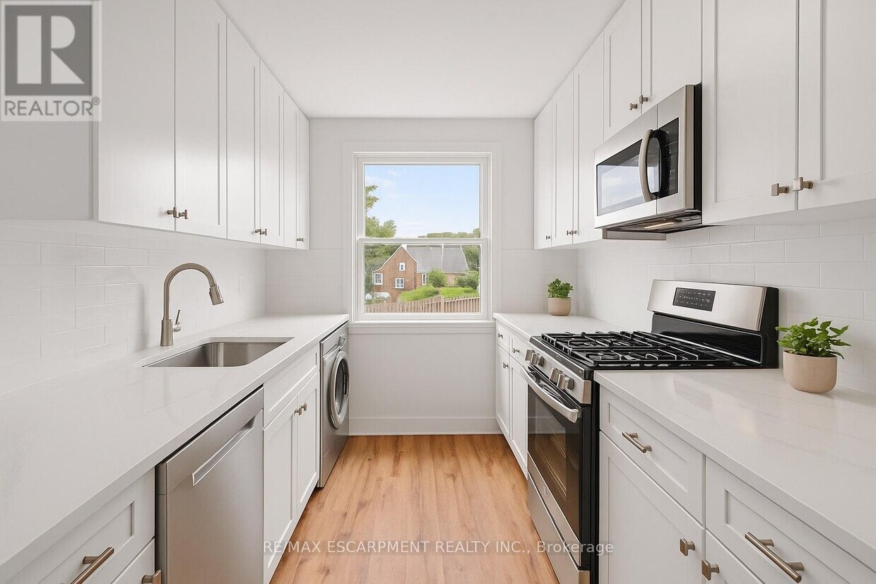 Photo principale - 232-232 Elm St