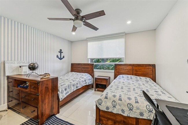 Foto del edificio - 121 Crandon Blvd