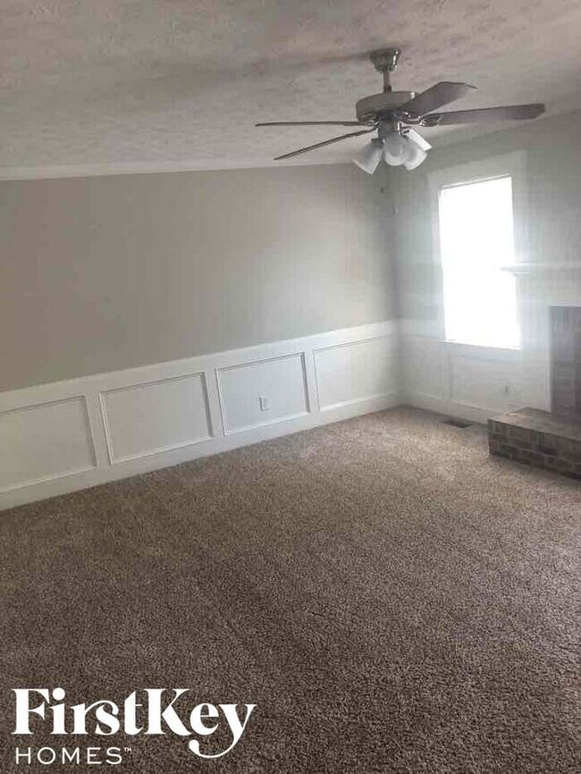 Building Photo - 1726 Ridgeway Dr