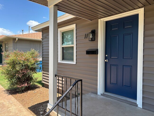 Foto del edificio - Remodeled 1 bedroom, 1 bath in Edmond, OK with stainless steel appliances and washer and dryer