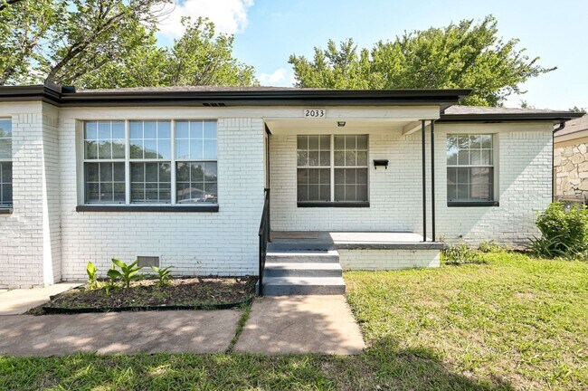 Foto del edificio - Spacious 3BD/2BTH Home Near Lake Hefner In...