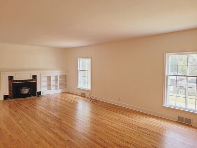 Building Photo - 14 W Lamme St