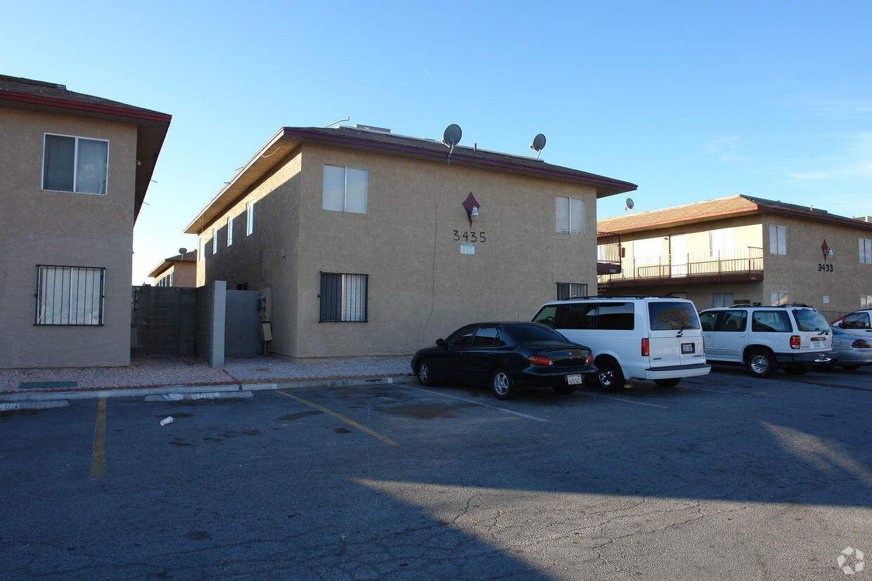 Building Photo - Lioubas Subdivision