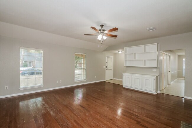 Foto del edificio - 9423 Bayou Bluff Dr