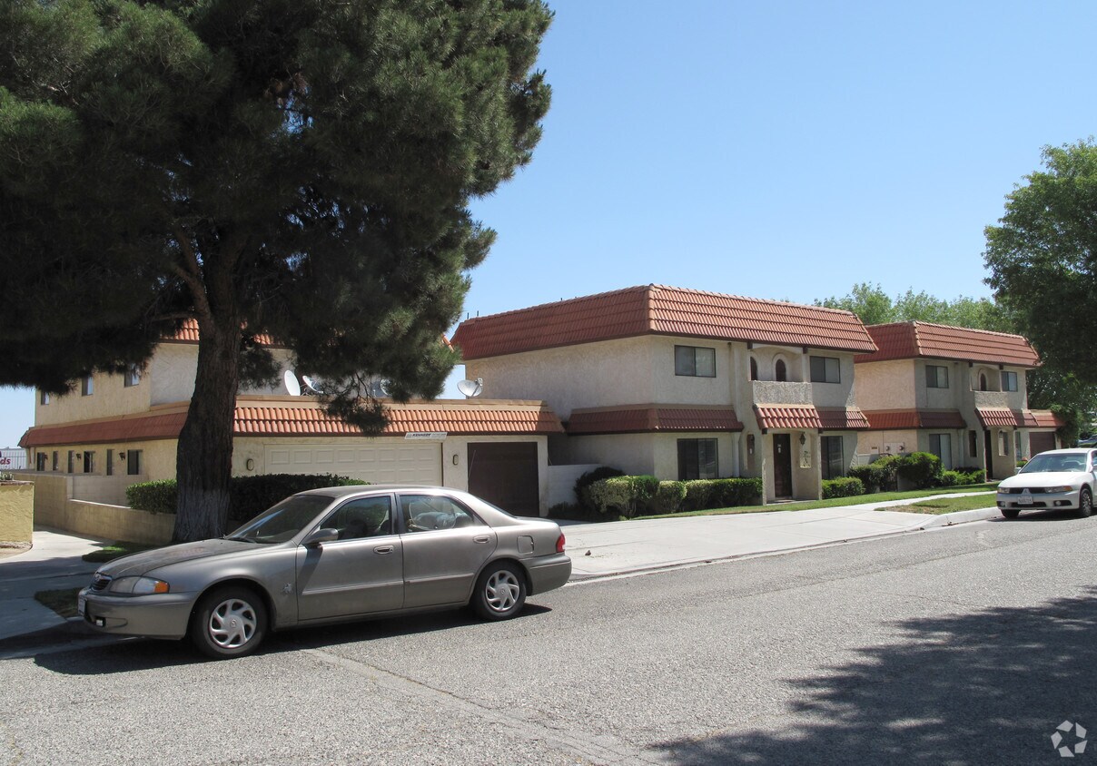 Building Photo - 1711 W Avenue J15