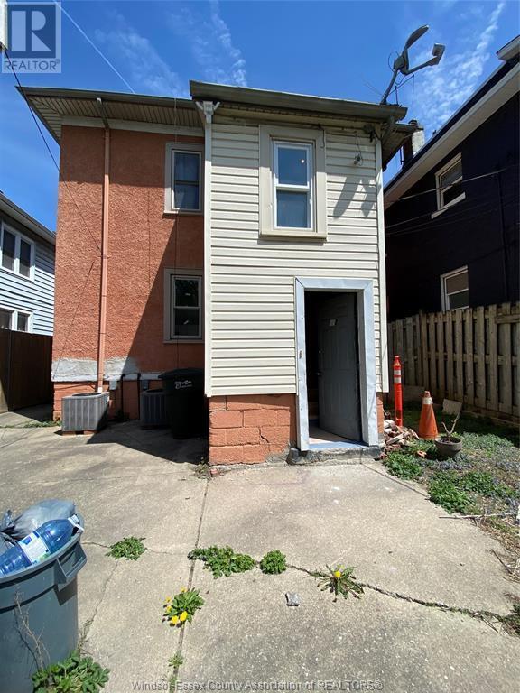 Building Photo - 845 Pelissier St