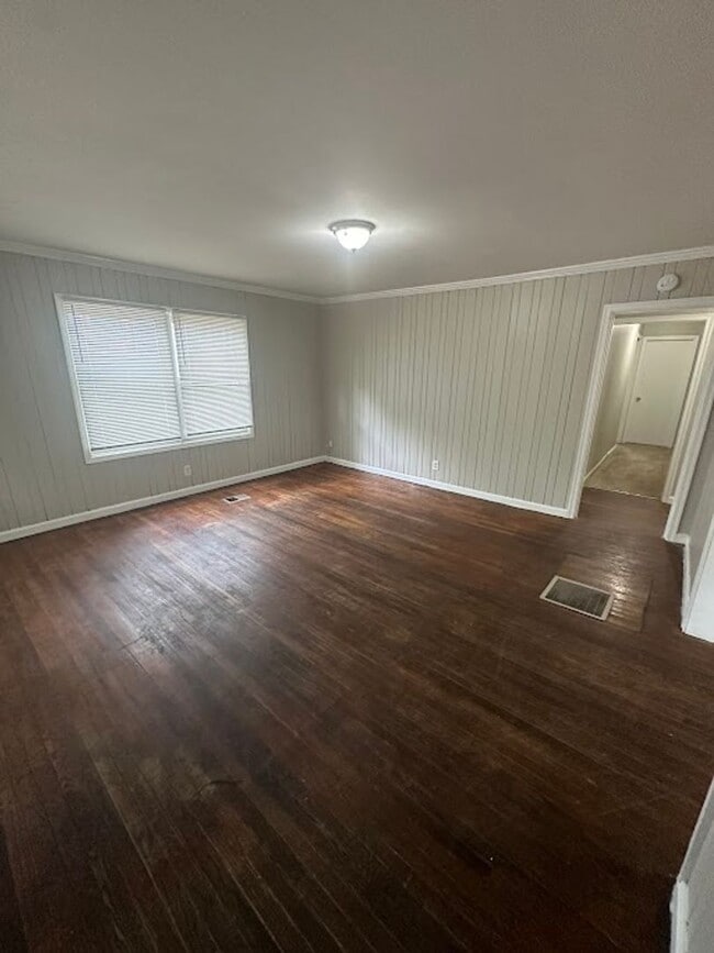 Building Photo - 3 bed 2 bath in Atlanta!