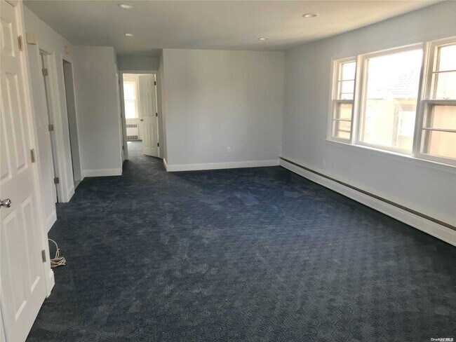 Building Photo - 450 E Hudson St