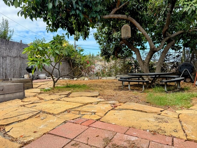 Patio interior - 1369 Helen Dr
