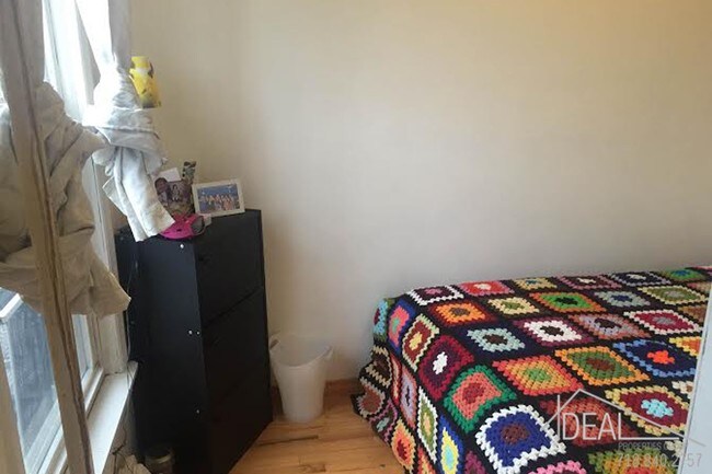 Building Photo - Pet Friendly 2 Bedroom in Park Slope!