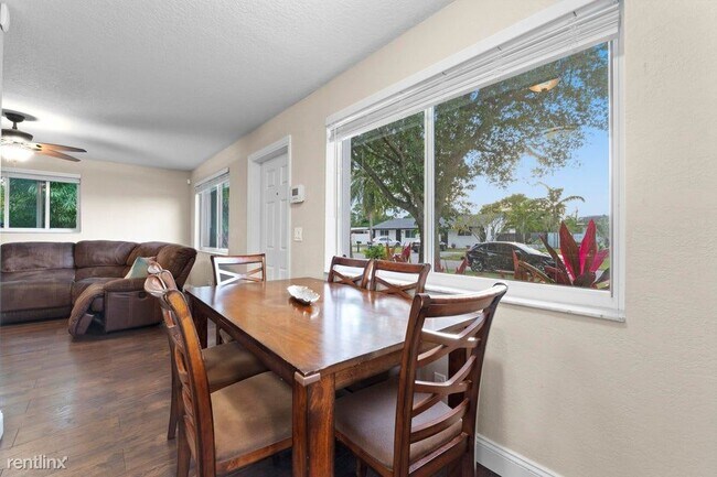 Foto del edificio - 3 br, 2 bath House - 3648 Laurette Ln