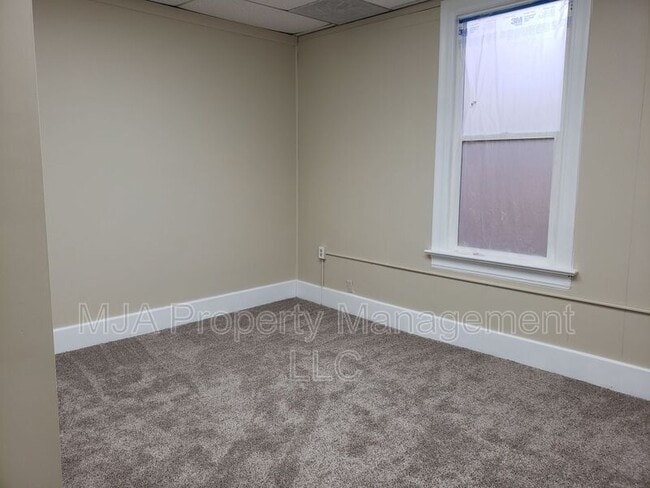 Building Photo - 972 W Center St