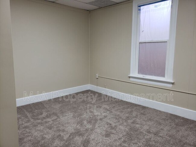 Foto del edificio - 972 W Center St