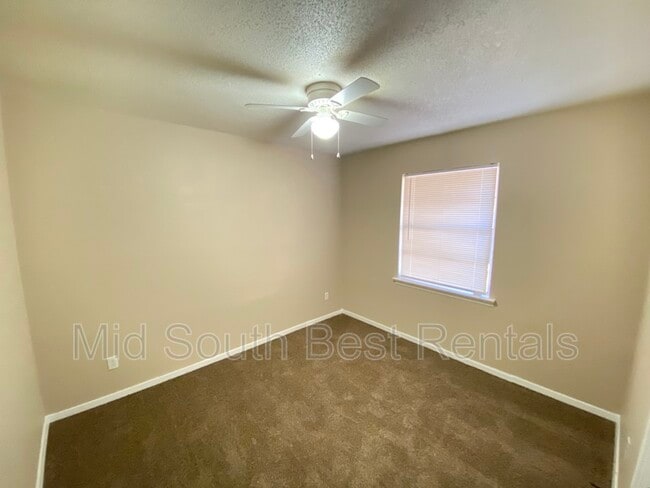 Building Photo - 3251 McKell Dr