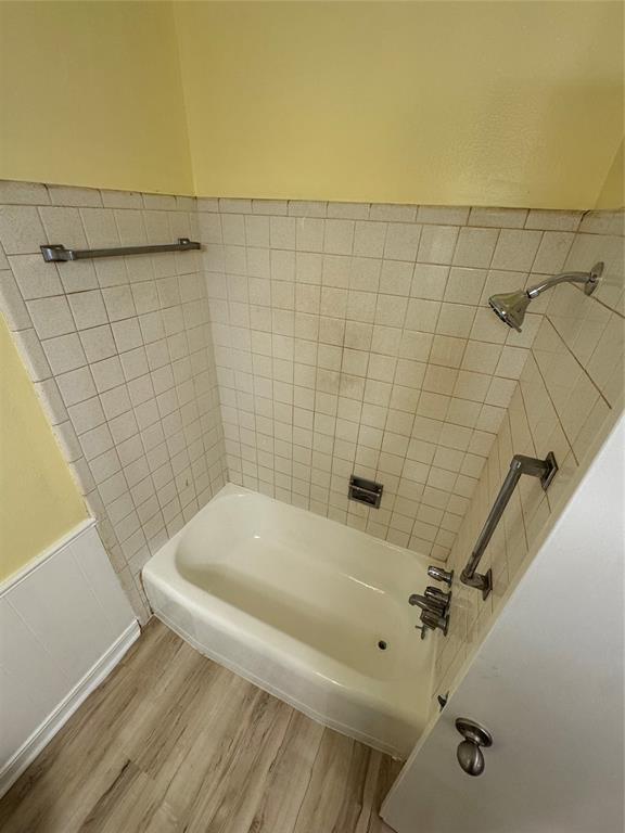 Building Photo - 528 N Beard Ave