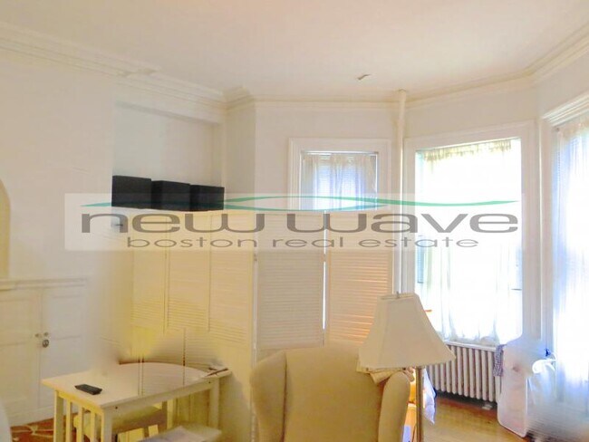 Building Photo - 245 Beacon St