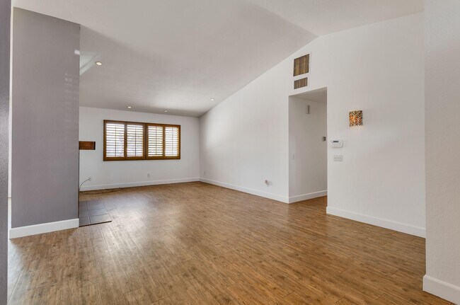 Foto del edificio - 64870 La Costa Ct