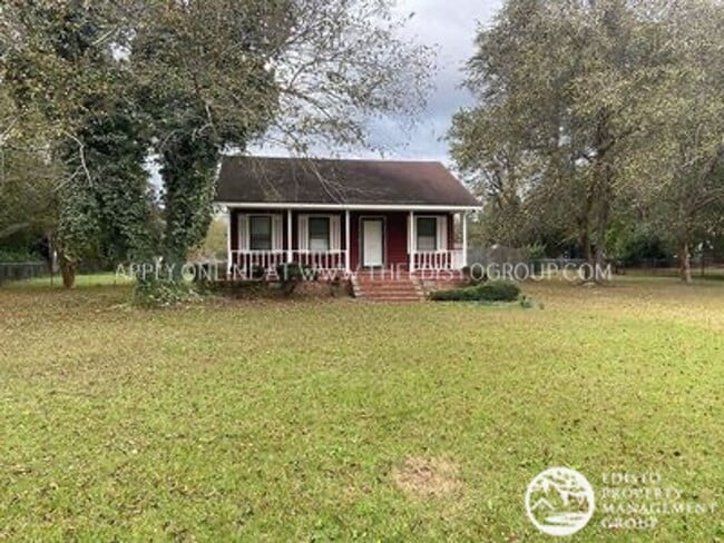 Building Photo - Centrally Located Two Bedroom, One Bathroo...