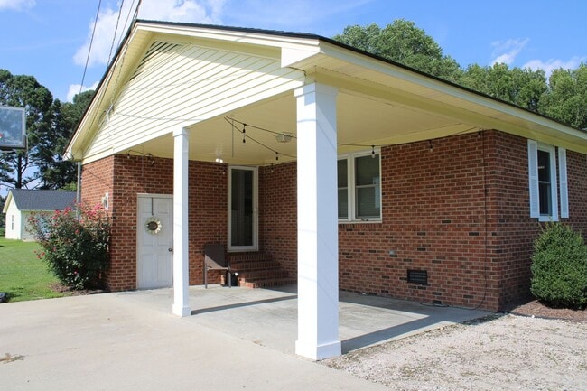 Building Photo - 4723 River Rd