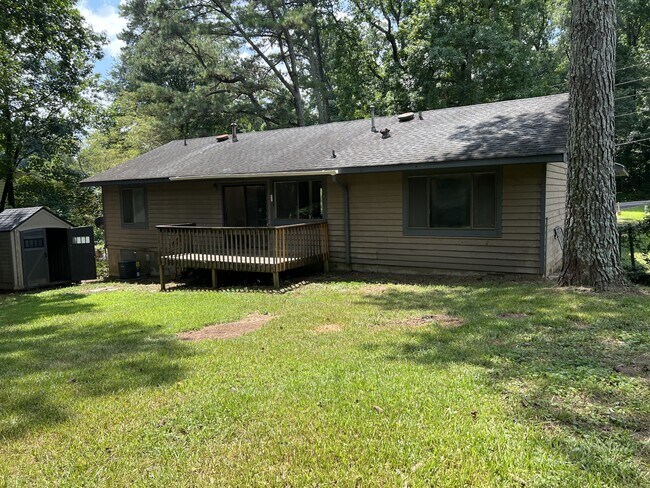 Foto del edificio - 2908 N Deshong Rd