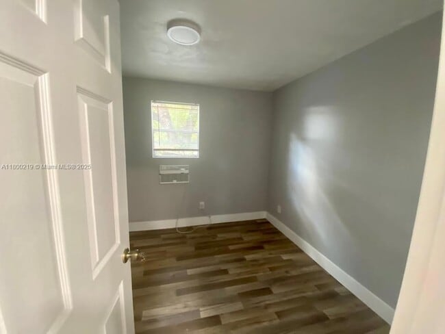 Foto del edificio - 345 NE 168th St