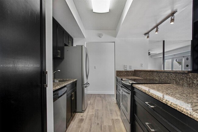 Foto del edificio - 2977 McFarlane Rd