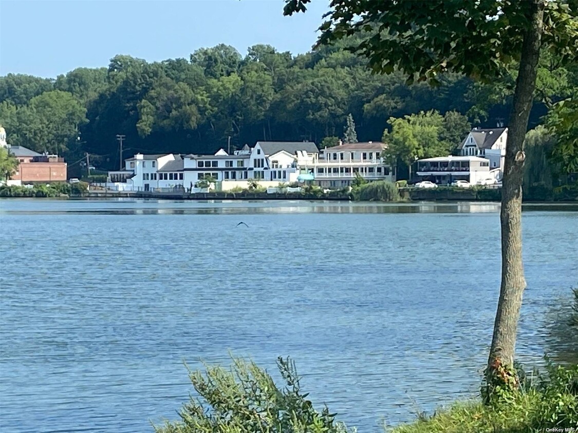 Primary Photo - 49 Centershore Rd