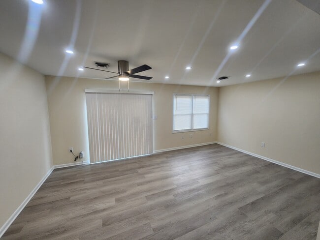 Living room - 1703 English Dr