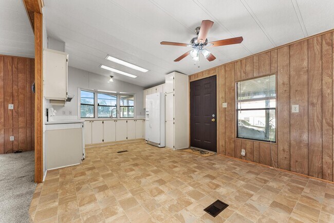 Building Photo - 112 Vanguard Cir